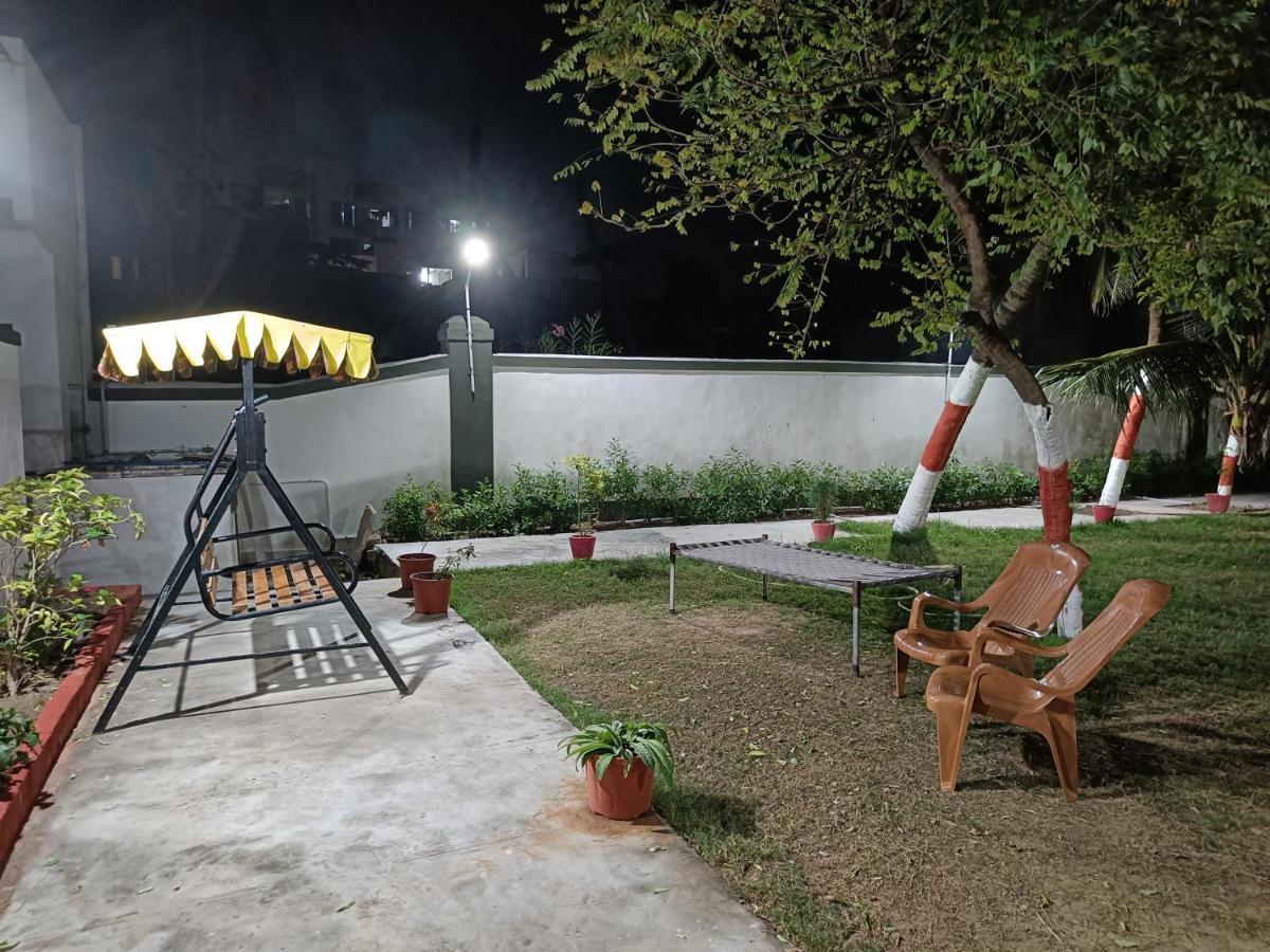 Chitrakut Bungalows Дварка Экстерьер фото