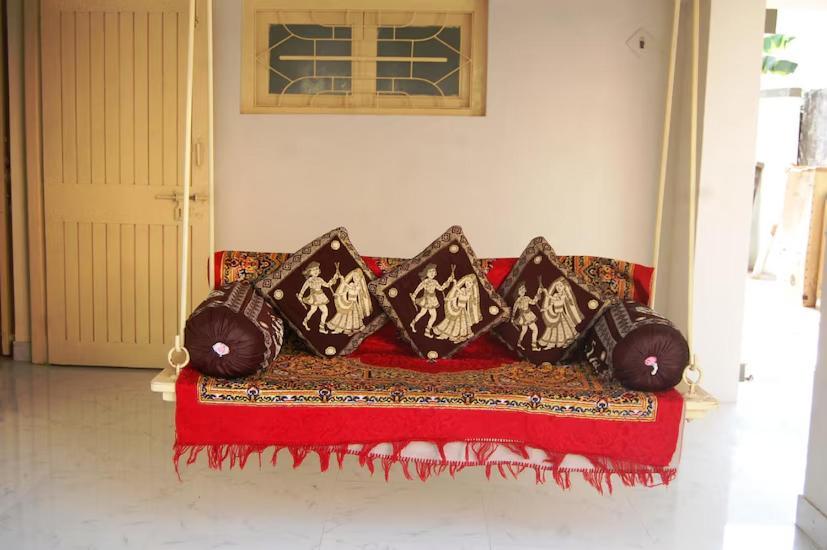 Chitrakut Bungalows Дварка Экстерьер фото